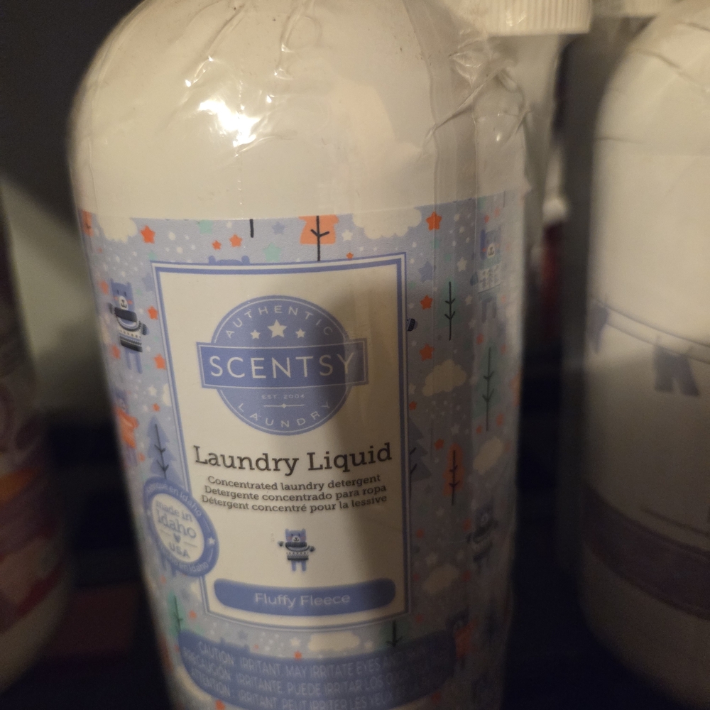 Scentsy Laundry Liquid - Light Blue & White Fluffy Fleece